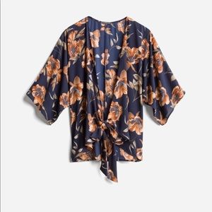 Floral kimono with tie
